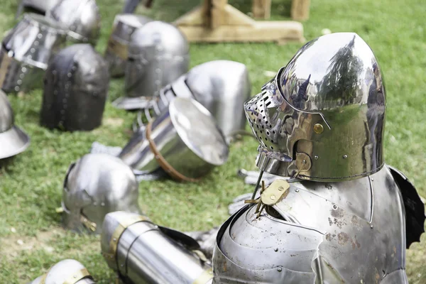 Средневековые шлемы — стоковое фото