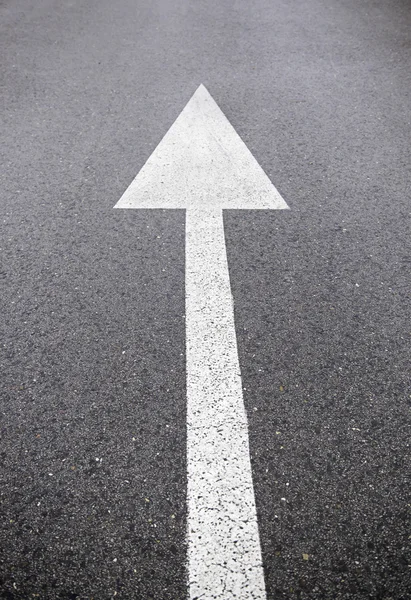 Arrow direction on asphalt — Stock Photo, Image