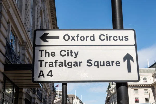 Podepsat oxford circus a trafalgar square — Stock fotografie