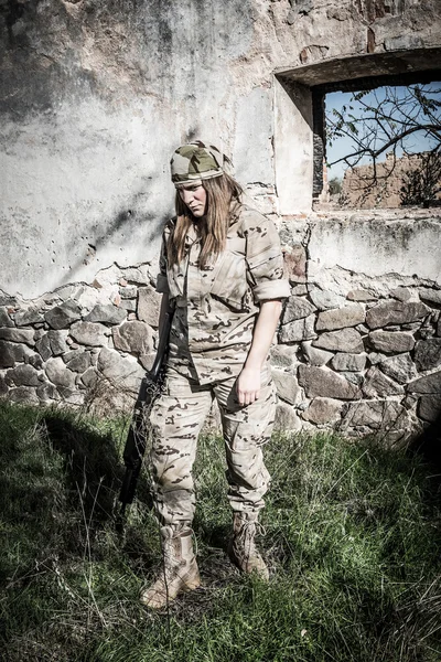 Στρατιωτική κορίτσι — Φωτογραφία Αρχείου