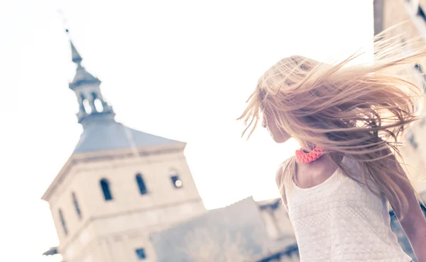 Beautiful young girl — Stock Photo, Image