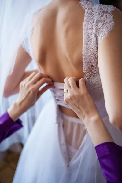 Arco de atar en vestido de novia —  Fotos de Stock