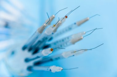 Mavi tıbbi şırınga