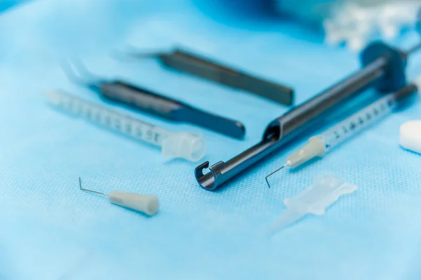 Chirurgické nástroje a nástroje — Stock fotografie