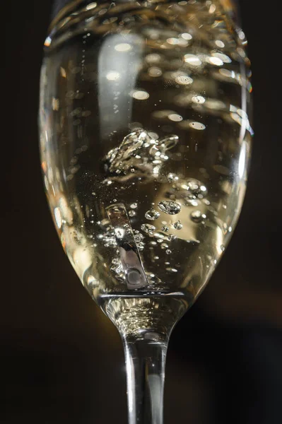 Golden Rings Glass Sparkling Wine — Stock Photo, Image