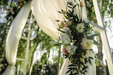 Çıkış töreni için düğün kemeri