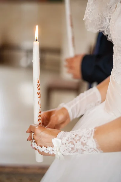 Bride holding candle — Stock Photo, Image