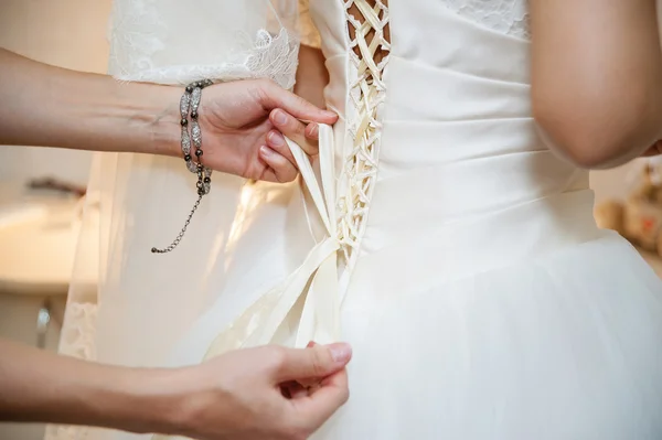 Helping the bride to dress — Stock Photo, Image