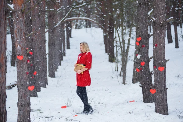 Valentinstag sinnliche blonde Frau — Stockfoto