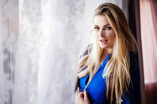 Attractive businesswoman in blue jacket — Stock Photo, Image