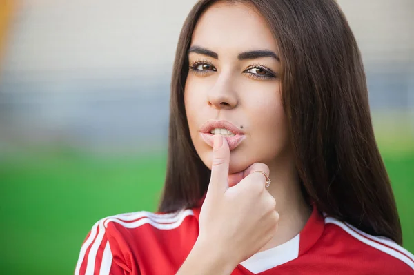 Портрет девушки футбола — стоковое фото