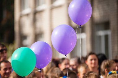 Okulda renkli balonlar