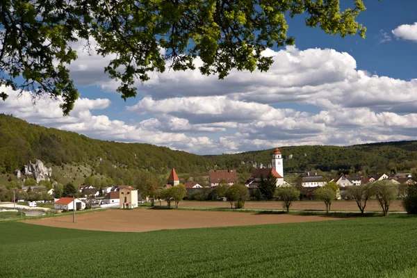 Dollnstein en el Altmuehltal en Alemania — Foto de Stock