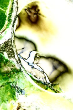 Polarize ışık yanmış yapışkanlı filmin mikro fotoğraf