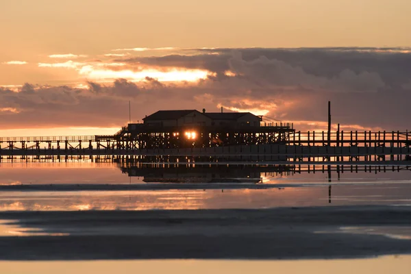 Günbatımında Almanya Aziz Peter Emirleri Sahilinde — Stok fotoğraf