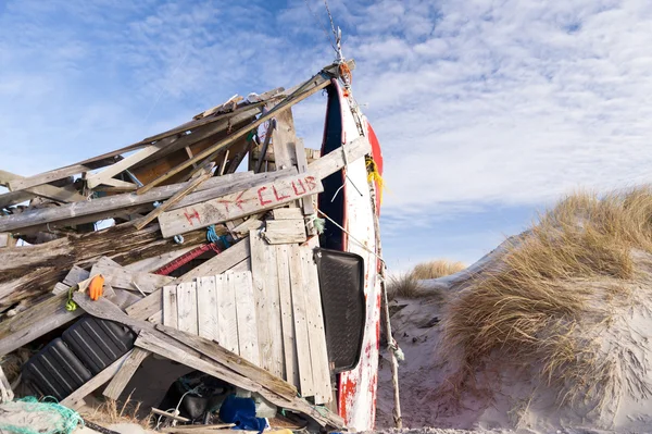 Praia Hut feito de Flotsam — Fotografia de Stock