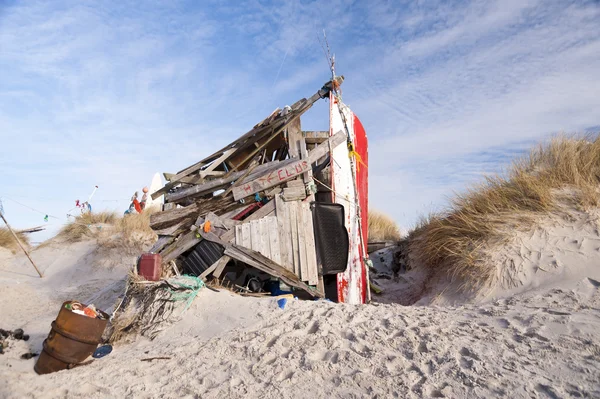 Strand Hut gemaakt van Flotsam — Stockfoto