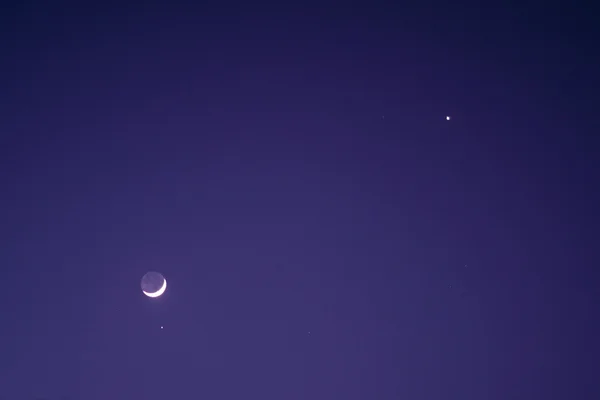 NightSky měsíc, Venuši a Aldebaran — Stock fotografie