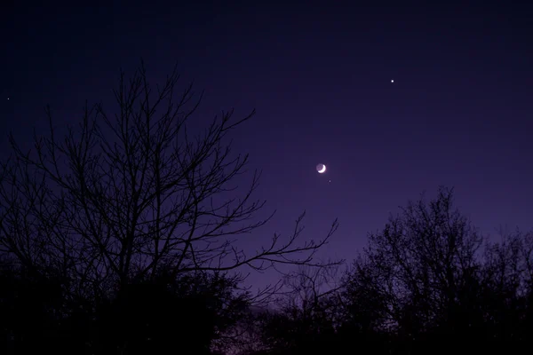 NightSky měsíc, Venuši a Aldebaran — Stock fotografie