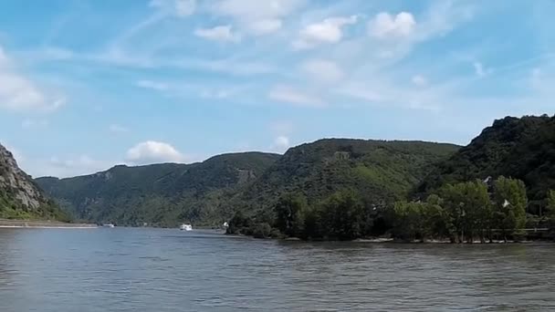 Panoramisch uitzicht op de rivier de Rijn — Stockvideo