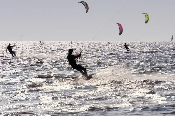 Kitesurfer ザンクト ピーター オルディングで — ストック写真