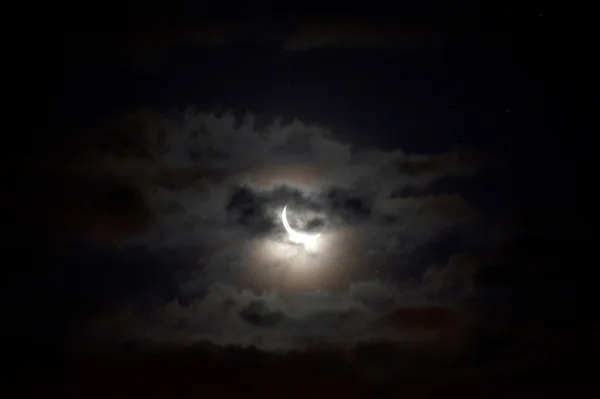 Wassende maan bij dageraad — Stockfoto