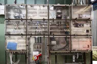 Yükleme eski bir endüstriyel bina