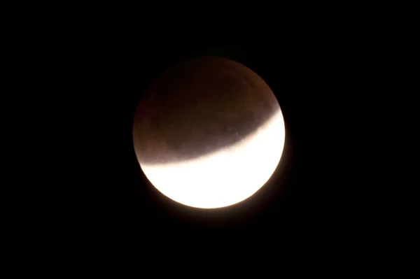 Eclipse lunaire totale le 28 septembre 2015, observée à Kiel, Allemagne — Photo