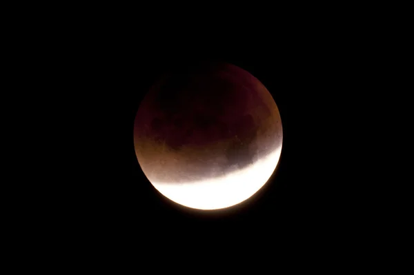 Eclipse lunaire totale le 28 septembre 2015, observée à Kiel, Allemagne — Photo