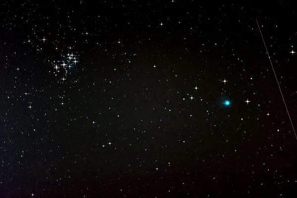 Starfield with Comet Lovejoy, Falling Star and Pleiades — Stock Photo, Image