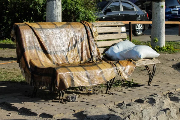 Bench Like di rumah di Alley Landscape di Kiev — Stok Foto