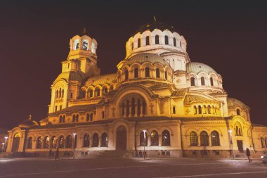 Geceleri Sofya 'da Aziz Alexander Nevsky Tapınağı Anıtı