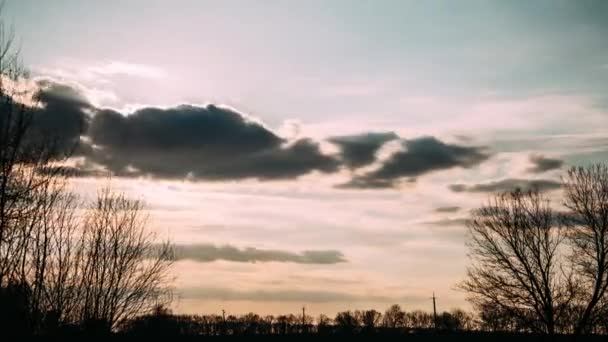 Sombere hemel bij zonsondergang achtergrond — Stockvideo