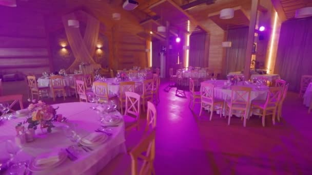 Mesa de boda lista para invitados — Vídeo de stock