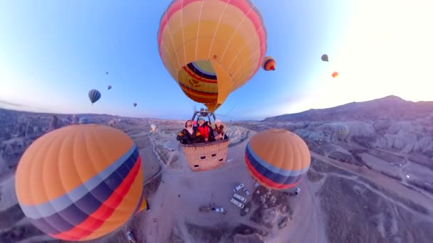 Volo della Cappadocia in mongolfiera. 360 3D sopra cattura — Video Stock