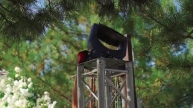 Konserde ışık kurulumu.