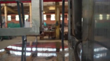 Fabrikadaki metal çerçeve