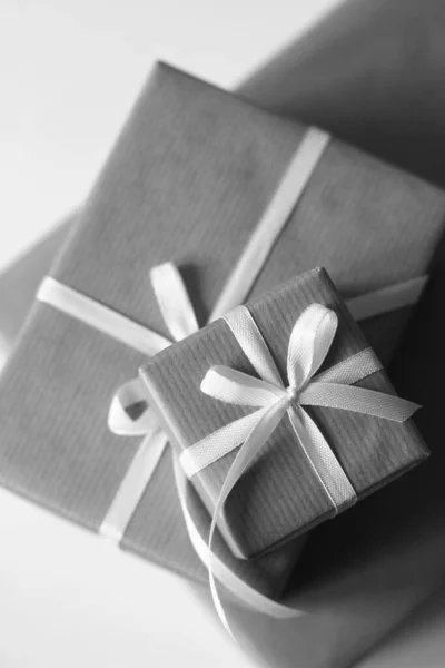 Крупним Планом Стильні Прикрашені Подарункові Коробки Подарунки Свята Різдвяної Обгортки — стокове фото