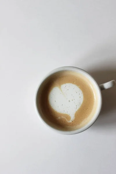 Overhead Closeup Cappuccino Dengan Latte Art White Background Tampilan Utama — Stok Foto