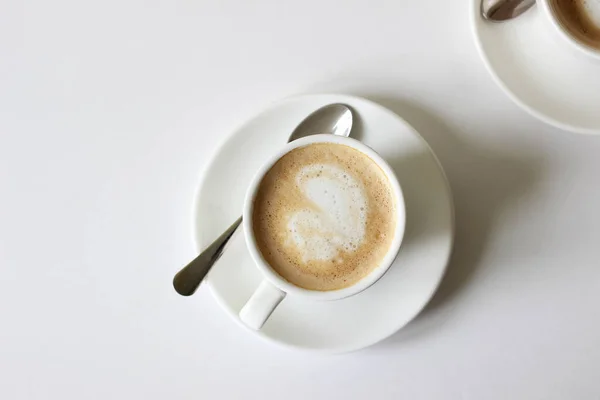 Overhead Cappuccino Dengan Latte Art Cafe Coffee Setting White — Stok Foto