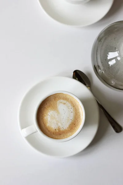 Cappuccino Dengan Heart Latte Art Pemasangan Kopi Istirahat — Stok Foto