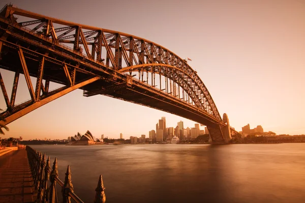 Puente del puerto al atardecer —  Fotos de Stock