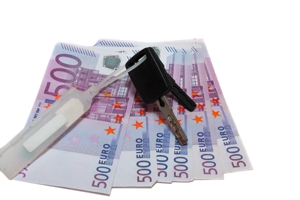 Banknotes of 500 euros and the car keys — Stock Photo, Image