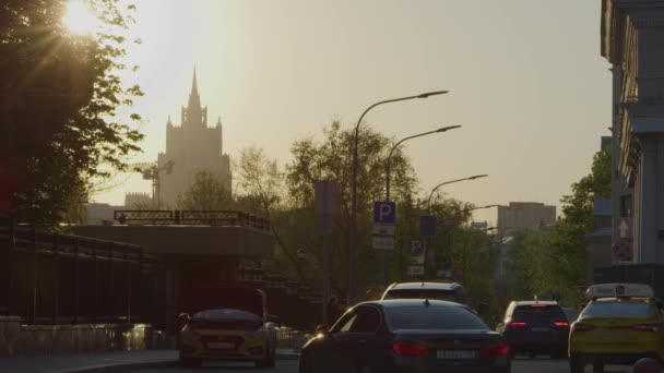 Trafiken Staden Solnedgång Moskva — Stockvideo