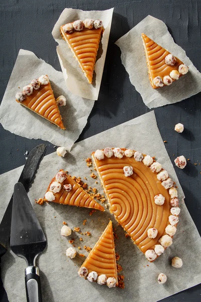 Homemade pie with nuts and caramel — Stock Photo, Image