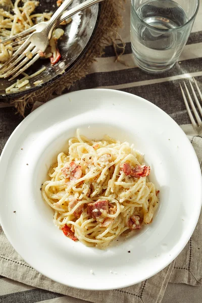 Spaghetti Carbonara - italiensk mat — Stockfoto