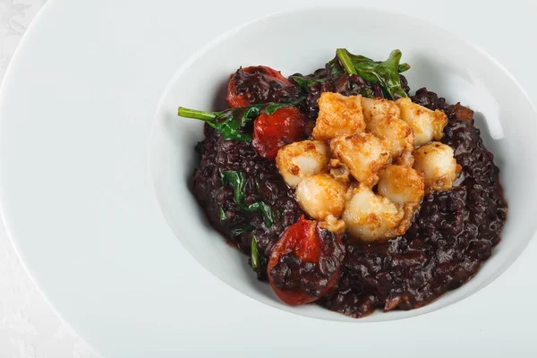 Mingau feito com arroz selvagem e tomate — Fotografia de Stock