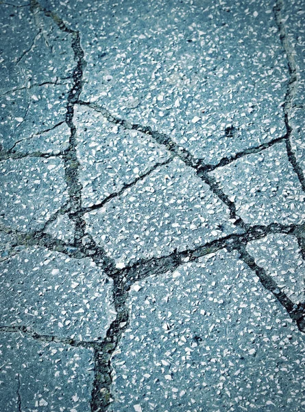 Pavimento de asfalto retro rachaduras quebradas — Fotografia de Stock