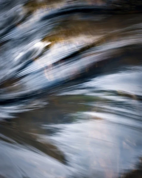 Onda de outono abstrato no rio — Fotografia de Stock