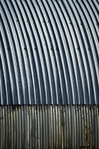 Techo de metal azul para el arco del hangar —  Fotos de Stock